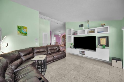 Villa ou maison à vendre à Tampa, Floride: 5 chambres, 220.64 m2 № 1906202 - photo 16