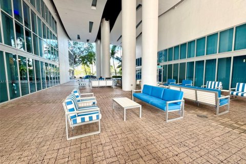 Commercial property in Miami, Florida № 1867319 - photo 6