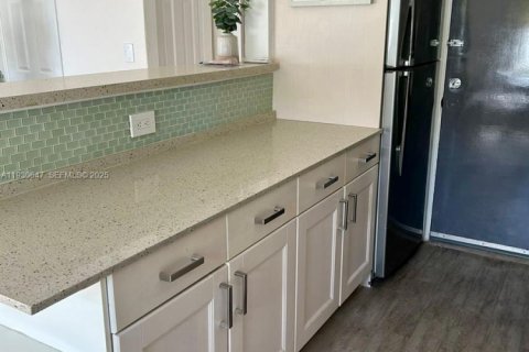 Condominio en alquiler en Miami Beach, Florida, 1 dormitorio, 59.46 m2 № 1989432 - foto 9