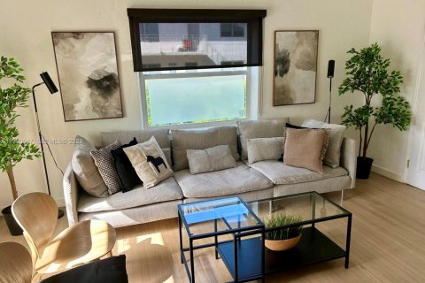 Condominio en alquiler en Miami Beach, Florida, 1 dormitorio, 59.46 m2 № 1989432 - foto 2