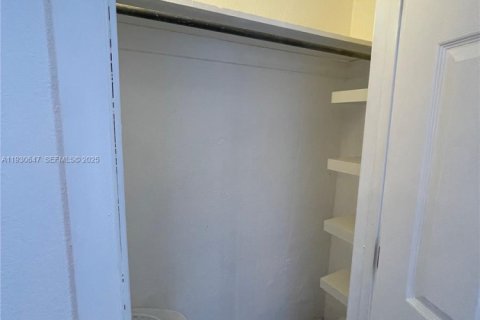 Condominio en alquiler en Miami Beach, Florida, 1 dormitorio, 59.46 m2 № 1989432 - foto 20