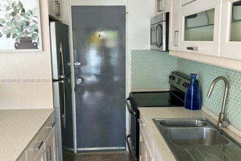 Condominio en alquiler en Miami Beach, Florida, 1 dormitorio, 59.46 m2 № 1989432 - foto 7