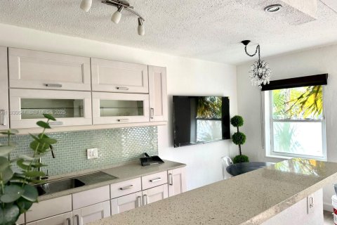 Condominio en alquiler en Miami Beach, Florida, 1 dormitorio, 59.46 m2 № 1989432 - foto 16