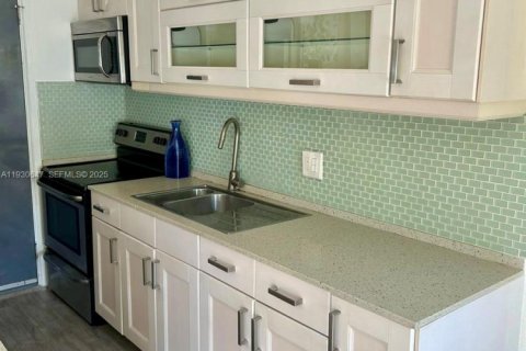 Condominio en alquiler en Miami Beach, Florida, 1 dormitorio, 59.46 m2 № 1989432 - foto 10