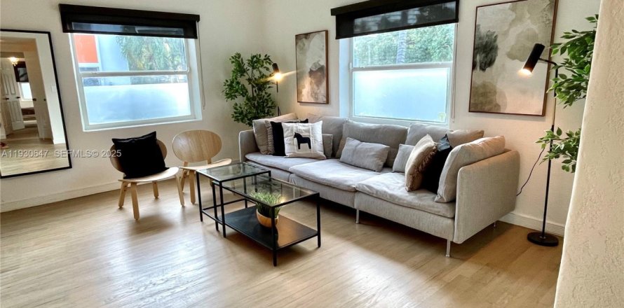 Condominio en Miami Beach, Florida, 1 dormitorio  № 1989432