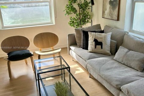 Condominio en alquiler en Miami Beach, Florida, 1 dormitorio, 59.46 m2 № 1989432 - foto 4