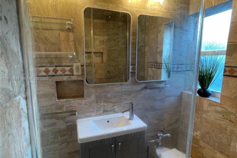 Condominio en alquiler en Miami Beach, Florida, 1 dormitorio, 59.46 m2 № 1989432 - foto 18