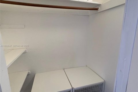 Condominio en alquiler en Miami Beach, Florida, 1 dormitorio, 59.46 m2 № 1989432 - foto 19