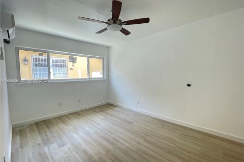 Immobilier commercial à vendre à Miami Beach, Floride: 324.41 m2 № 2085675 - photo 13