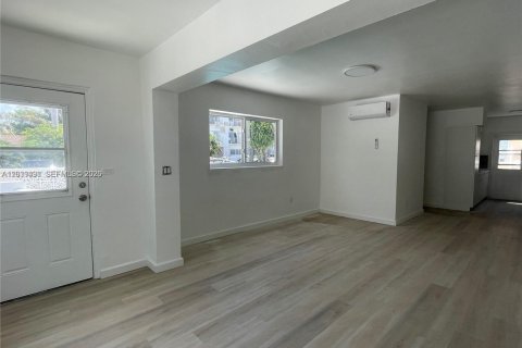 Immobilier commercial à vendre à Miami Beach, Floride: 324.41 m2 № 2085675 - photo 8