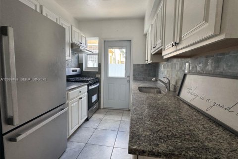 Immobilier commercial à vendre à Miami Beach, Floride: 324.41 m2 № 2085675 - photo 21