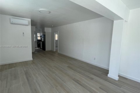 Immobilier commercial à vendre à Miami Beach, Floride: 324.41 m2 № 2085675 - photo 7