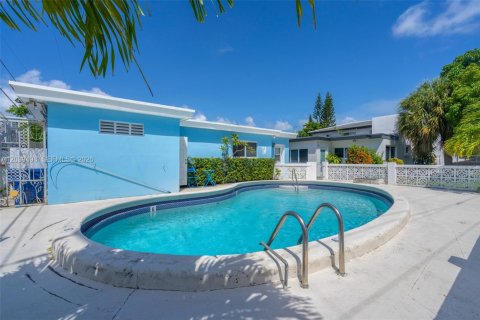 Immobilier commercial à Miami Beach, Floride 324.41 m2 № 2085675