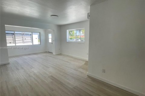Immobilier commercial à vendre à Miami Beach, Floride: 324.41 m2 № 2085675 - photo 9