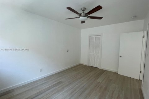 Immobilier commercial à vendre à Miami Beach, Floride: 324.41 m2 № 2085675 - photo 15