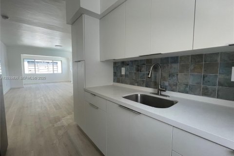 Immobilier commercial à vendre à Miami Beach, Floride: 324.41 m2 № 2085675 - photo 12