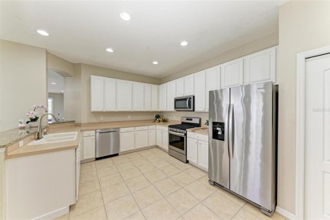 House in Lakewood Ranch, Florida 2 bedrooms, 141.03 sq.m. № 1829694 - photo 14