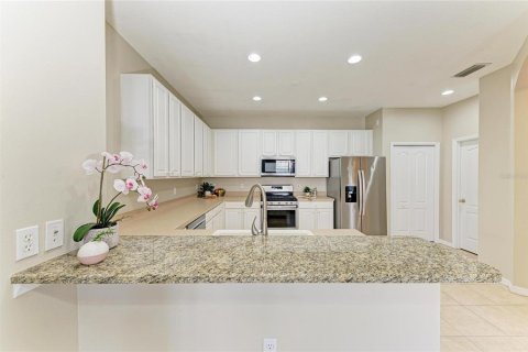 House in Lakewood Ranch, Florida 2 bedrooms, 141.03 sq.m. № 1829694 - photo 12