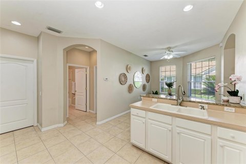 House in Lakewood Ranch, Florida 2 bedrooms, 141.03 sq.m. № 1829694 - photo 19