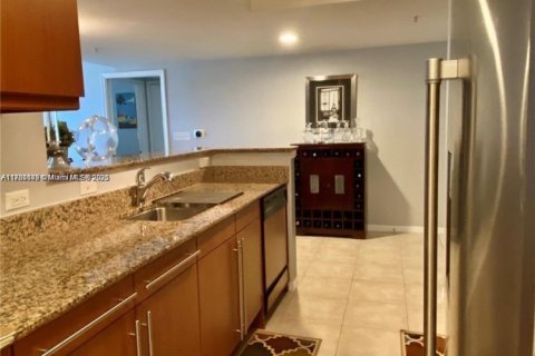 Copropriété à louer à Hallandale Beach, Floride: 2 chambres, 92.9 m2 № 1713385 - photo 18