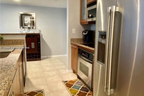 Copropriété à louer à Hallandale Beach, Floride: 2 chambres, 92.9 m2 № 1713385 - photo 16