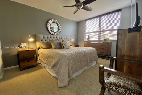Copropriété à louer à Hallandale Beach, Floride: 2 chambres, 92.9 m2 № 1713385 - photo 6