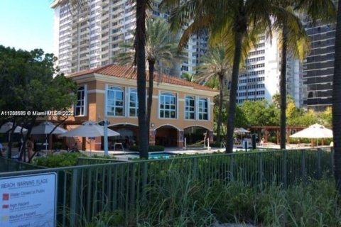 Copropriété à louer à Hallandale Beach, Floride: 2 chambres, 92.9 m2 № 1713385 - photo 2