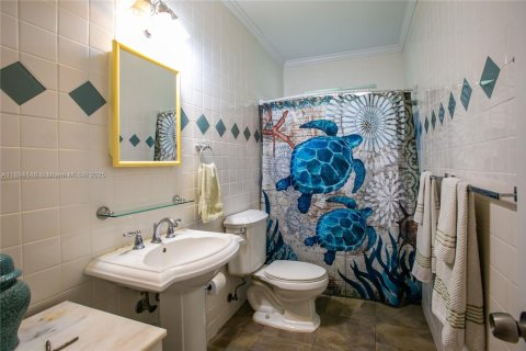 Villa ou maison à vendre à Miami, Floride: 4 chambres, 192.03 m2 № 2016399 - photo 18