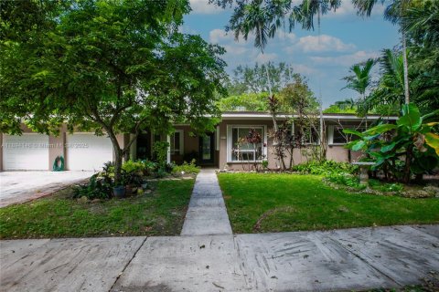 Villa ou maison à vendre à Miami, Floride: 4 chambres, 192.03 m2 № 2016399 - photo 2