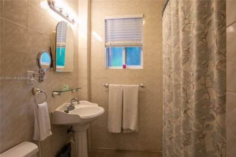 Villa ou maison à vendre à Miami, Floride: 4 chambres, 192.03 m2 № 2016399 - photo 15