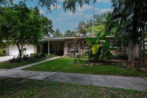 Casa en Miami, Florida 4 dormitorios, 192.03 m2 № 2016399