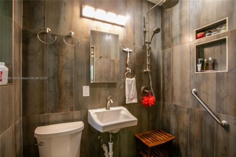 Villa ou maison à vendre à Miami, Floride: 4 chambres, 192.03 m2 № 2016399 - photo 21