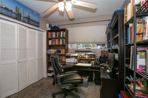 Villa ou maison à vendre à Miami, Floride: 4 chambres, 192.03 m2 № 2016399 - photo 17