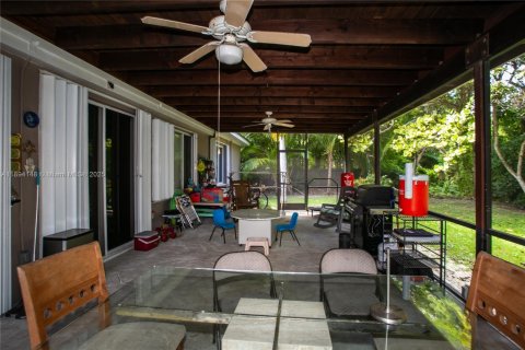 Villa ou maison à vendre à Miami, Floride: 4 chambres, 192.03 m2 № 2016399 - photo 6