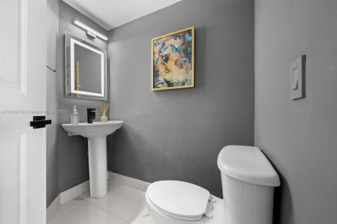 Купить кондоминиум в Майами, Флорида 1 спальня, 76.92м2, № 1957062 - фото 18
