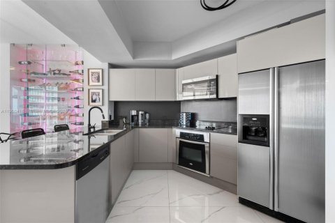 Купить кондоминиум в Майами, Флорида 1 спальня, 76.92м2, № 1957062 - фото 12