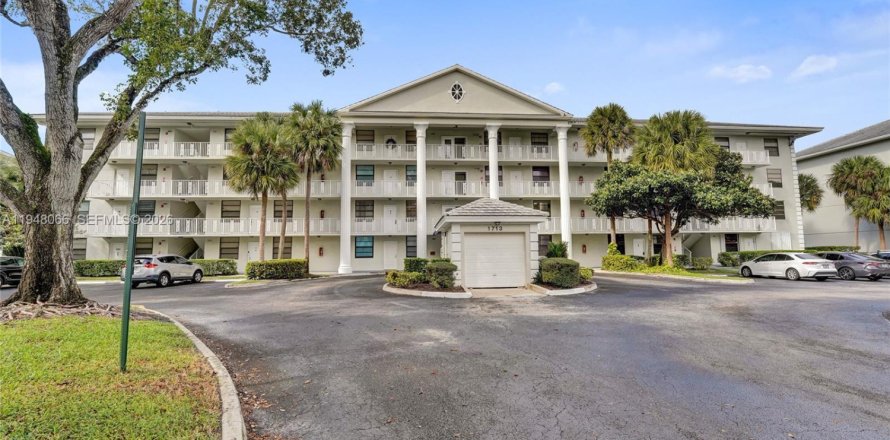 Кондоминиум с 2 спальнями в Дейви, Флорида № 2004128