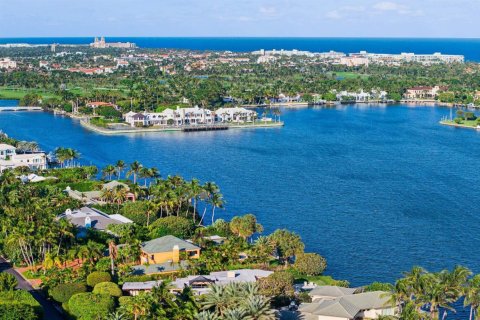 House in Palm Beach, Florida 5 bedrooms, 385.82 sq.m. № 2246697 - photo 12