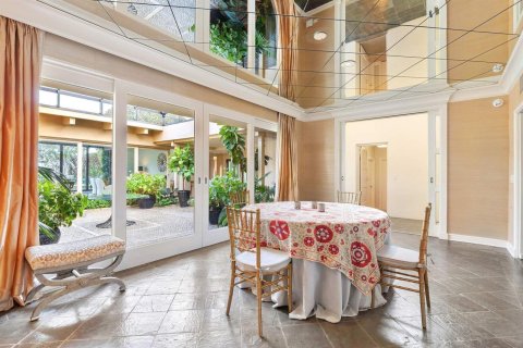 House in Palm Beach, Florida 5 bedrooms, 385.82 sq.m. № 2246697 - photo 19
