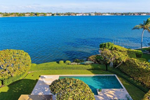 House in Palm Beach, Florida 5 bedrooms, 385.82 sq.m. № 2246697 - photo 9