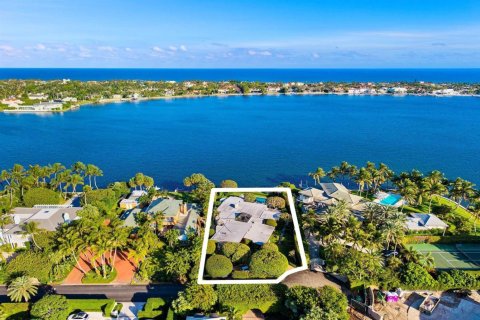 House in Palm Beach, Florida 5 bedrooms, 385.82 sq.m. № 2246697 - photo 11