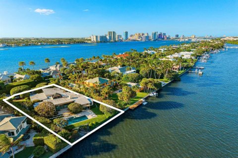 House in Palm Beach, Florida 5 bedrooms, 385.82 sq.m. № 2246697 - photo 10
