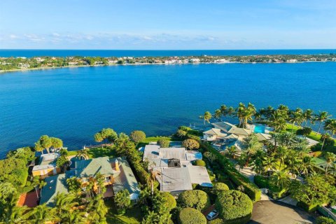 House in Palm Beach, Florida 5 bedrooms, 385.82 sq.m. № 2246697 - photo 5