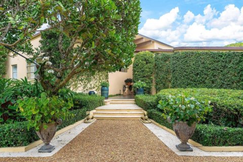 House in Palm Beach, Florida 5 bedrooms, 385.82 sq.m. № 2246697 - photo 16