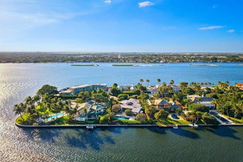House in Palm Beach, Florida 5 bedrooms, 385.82 sq.m. № 2246697