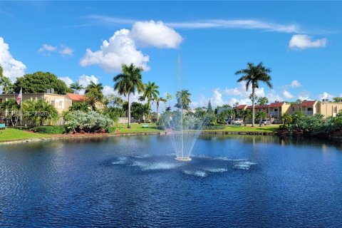 Condominio en alquiler en Doral, Florida, 2 dormitorios, 93.37 m2 № 2010162 - foto 29