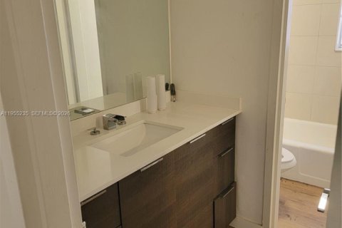 Condominio en alquiler en Doral, Florida, 2 dormitorios, 93.37 m2 № 2010162 - foto 13