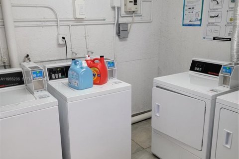 Condominio en alquiler en Doral, Florida, 2 dormitorios, 93.37 m2 № 2010162 - foto 18