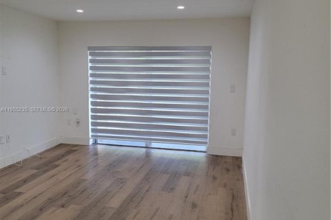 Condominio en alquiler en Doral, Florida, 2 dormitorios, 93.37 m2 № 2010162 - foto 6