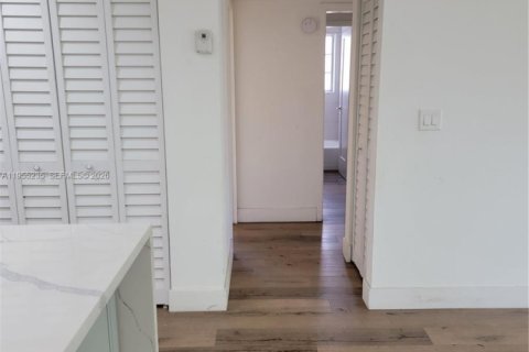 Condominio en alquiler en Doral, Florida, 2 dormitorios, 93.37 m2 № 2010162 - foto 5